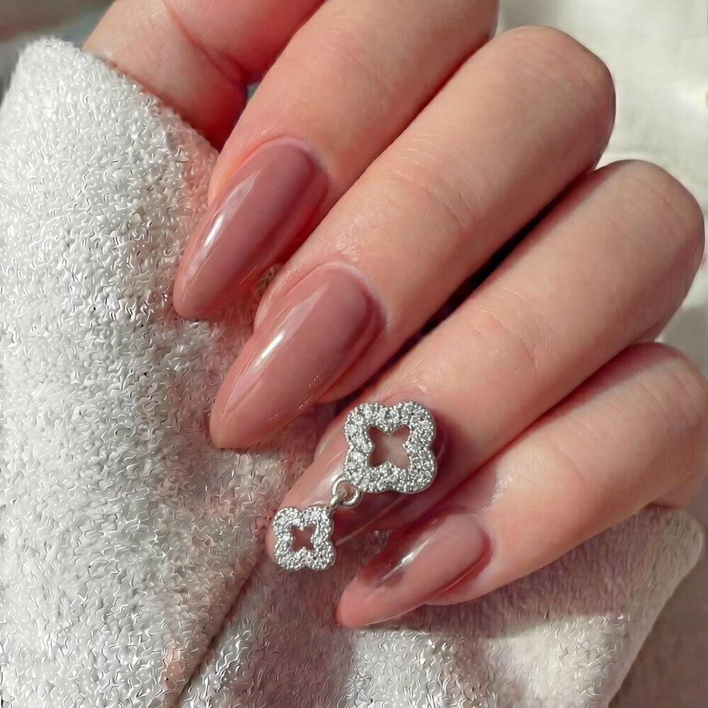 Silver Clover Nail Charms / Decals – 2-Piece Set